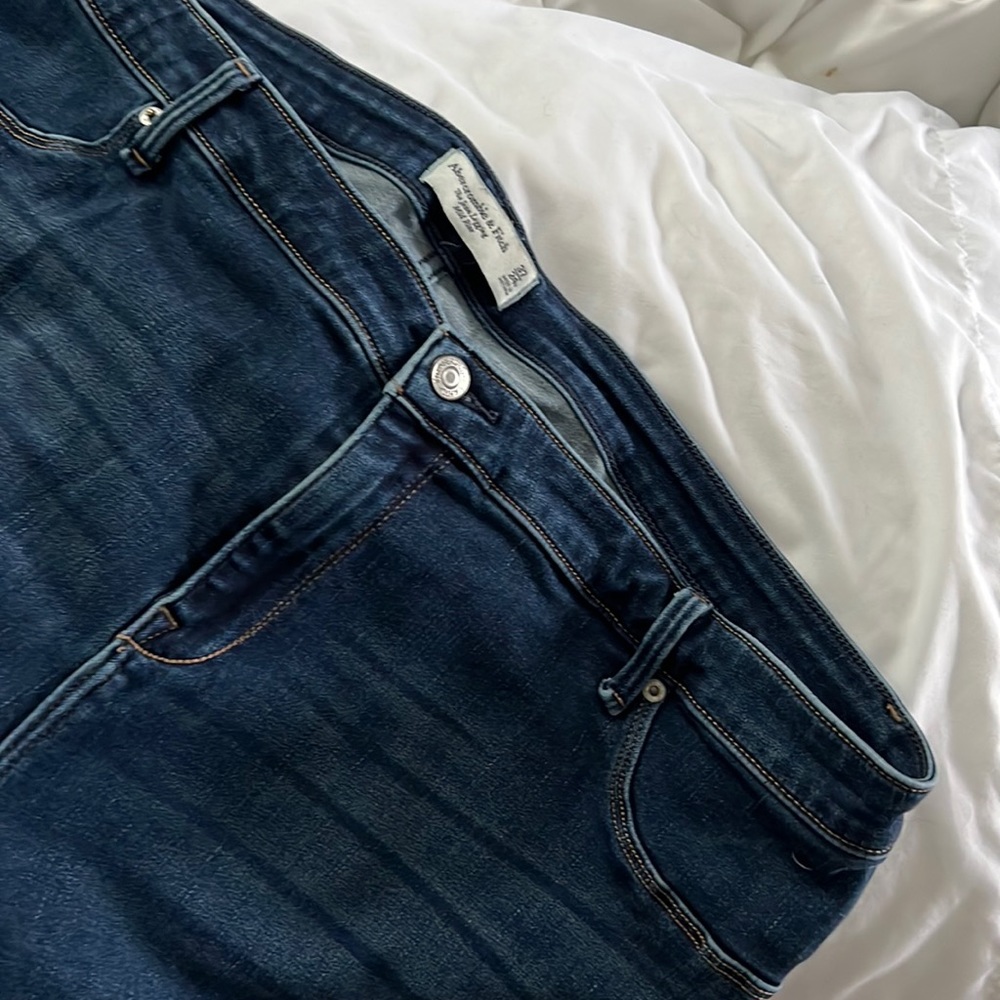 Abercrombie and Fitch—37–24R—the Jean Legging Mid Rise